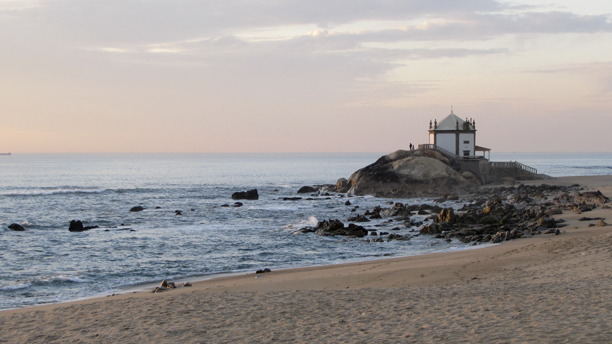 Sr. da Pedra - A capela junto ao mar